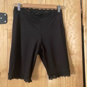 BIKIE GIRL BLOOMERS / Lace trim bike shorts / black / size medium